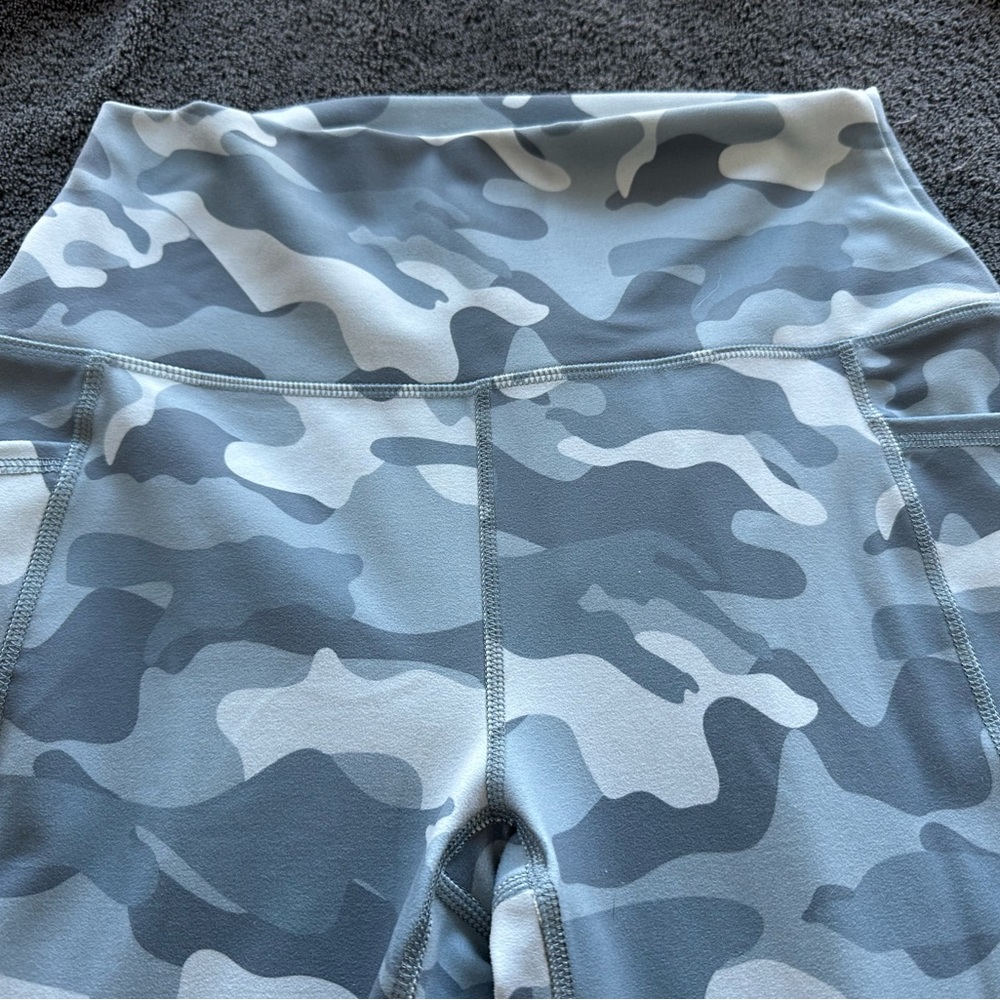 RBX blue/aqua/gray camouflage Capri/ leggings, size medium